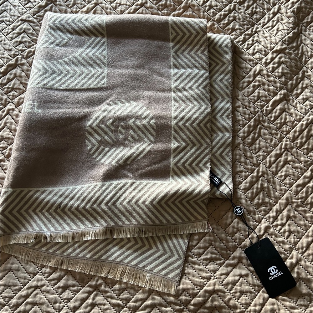CHANEL Beige and Cream Chevron Scarf